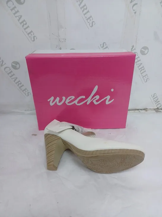 APPROXIMATELY 10 PAIRS OF BOXED WECKI WHITE BUCKLE HEELS IN VARIOUS SIZES 