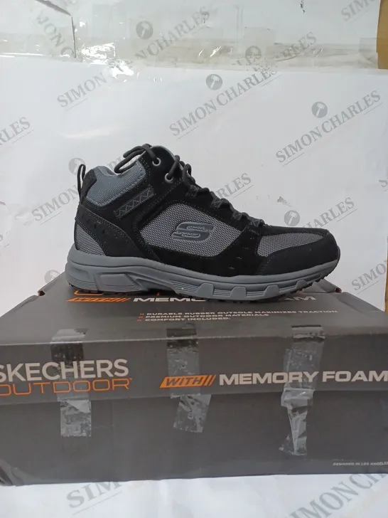 PAI OF BOXED SKETCHERS LACE BOOT BLACK, UK SIZE 11