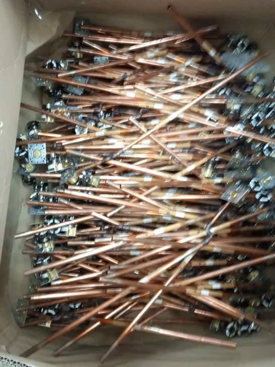 LARGE QUANTITY OF COPPER PIPES 80CM WITH O2 VALVES