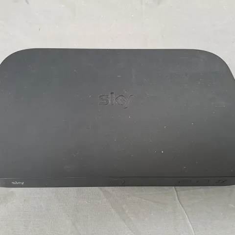 SKY Q BOX - ES130