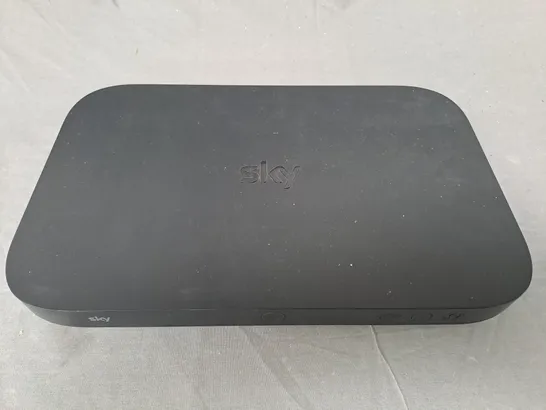 SKY Q BOX - ES130