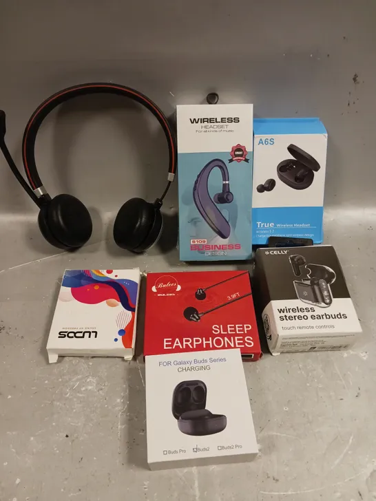 APPROXIMATELY 20 ASSORTED HEADPHONE PRODUCTS & ACCESSORIES TO INCLUDE OVER HEAD, IN EAR, WIRED ETC 