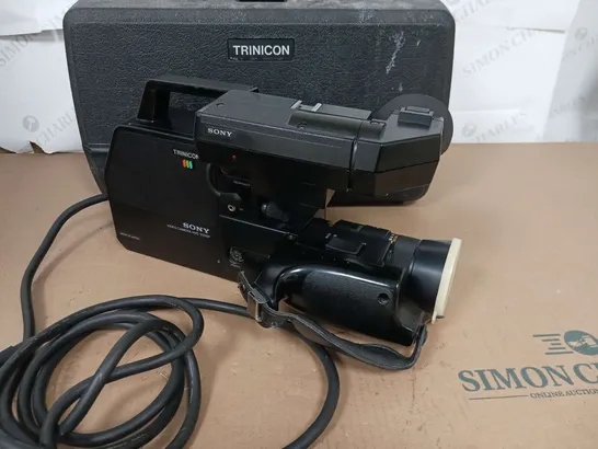 SONY TRINICON VIDEO CAMERA IN CASE - HVC-2000P