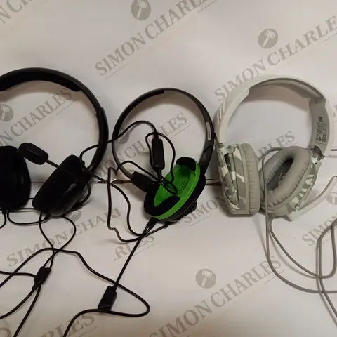 BOX OF APPROX 5 ASSORTED TURTLE BEACH WIRED GAMING HEADSETS FOR VARIOUS PLATFORMS