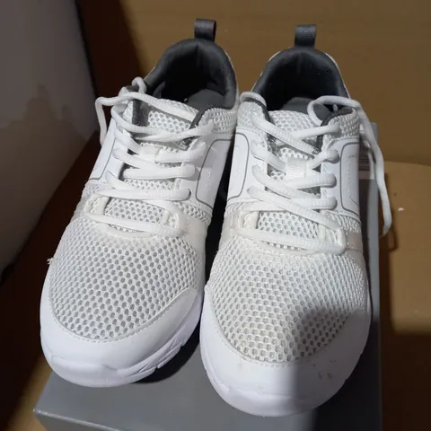 VIONIC DEVRA WHITE TRAINERS - SIZE 4.5