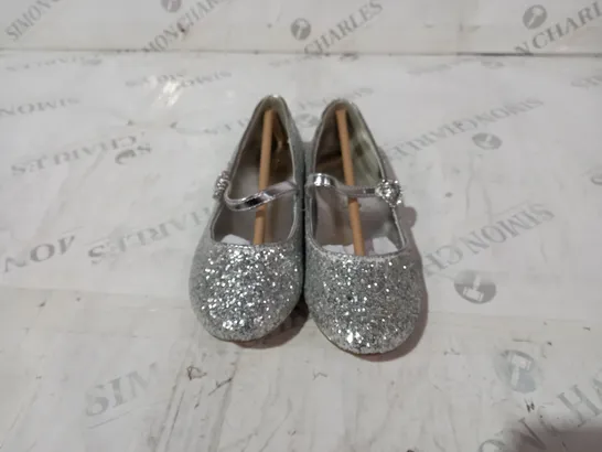 AUGUST SHOES SPARKLEY SILVER SLIPPER SIZE 11