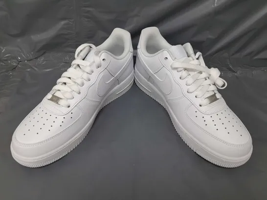 BOXED PAIR OF NIKE AIR FORCE 1 '07 SHOES IN WHITE UK SIZE 10