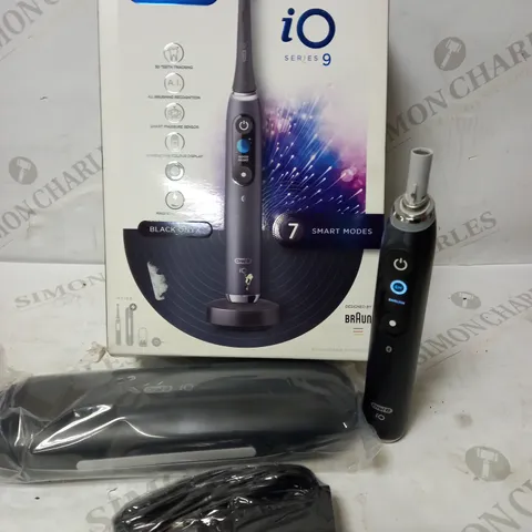 ORAL B IO9 SERIES TOOTHBRUSH