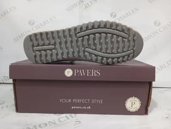 BOXED PAIR OF PAVERS SHOES IN BLUE/SILVER SIZE 5