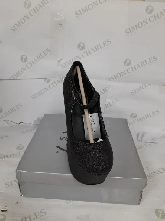 BOXED PAIR OF CASANDRA PLATFORM STRAP SHOE IN BLACK GLITTER SIZE 5