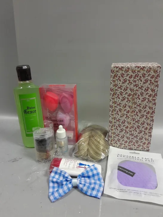 APPROXIMATELY 15 ASSORTED COSMETICS AND BEAUTY ITEMS TO INCLUDE BOBBLES, FACE PAD AND SPONGE SETS