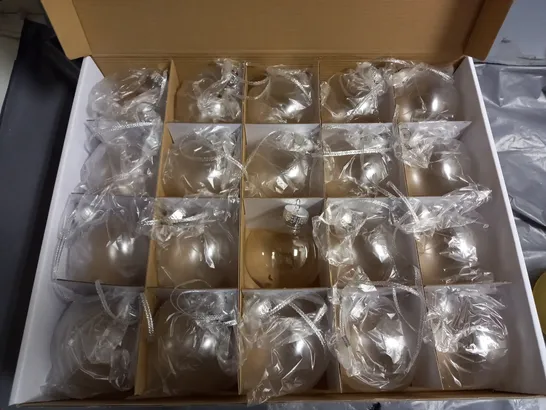 20 CLEAR PLASTIC FILLABLE BAUBLES (SHATTERPROOF)