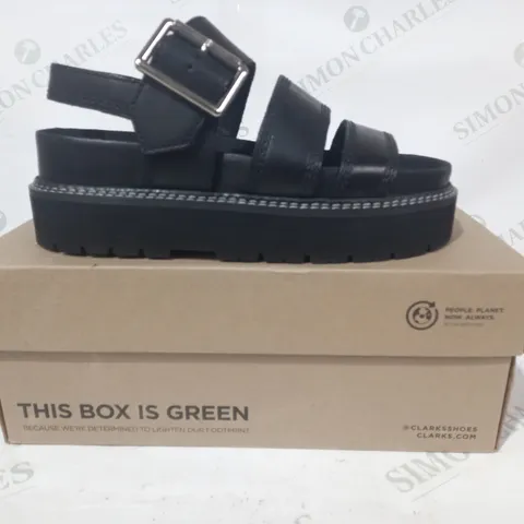 BOXED PAIR OF CLARKS ORIANNA OVER OPENT TOE LEATHER SANDALS IN BLACK UK SIZE 4