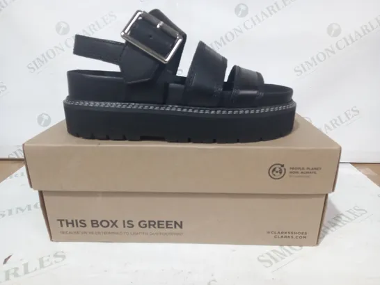 BOXED PAIR OF CLARKS ORIANNA OVER OPENT TOE LEATHER SANDALS IN BLACK UK SIZE 4