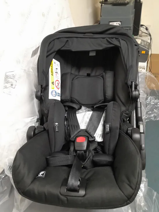 UNBOXED DOONA X TRAVEL SYSTEM BLACK - COLLECTION ONLY