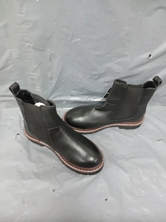 REAL LEATHER CHUNKY CHELSEA BOOT BLACK SIZE 4