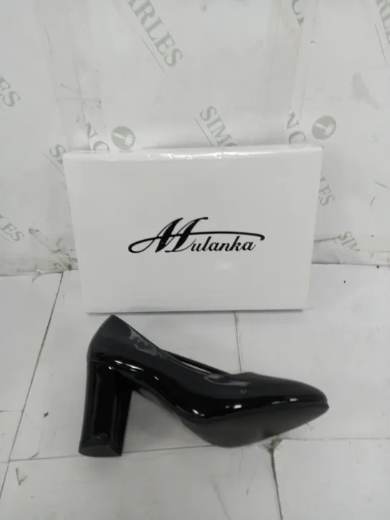 BOXED PAIR OF ALULANKA BLACK PUMP HEELS SIZE 36