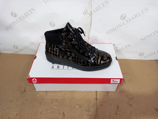 BOXED PAIR OF RIEKER HIGHTOPS - SIZE 38