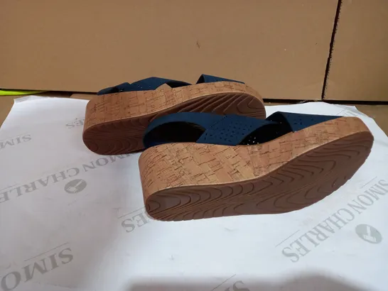 CLARKS LASER CUT LEATHER WEDGE SANDAL STANDARD FIT NAVY - UK SIZE 6