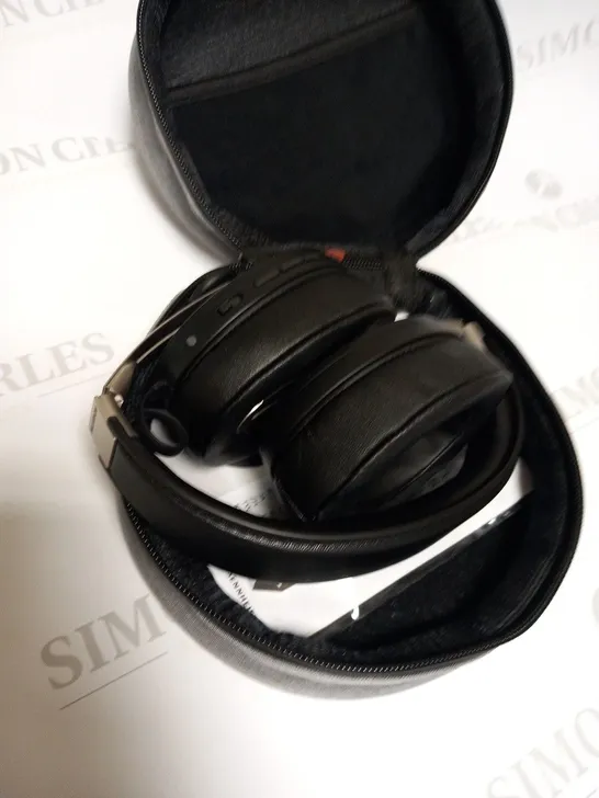 BOXED SENNHEISER MOMENTUM WIRELESS AROUND EAR HEADPHONES