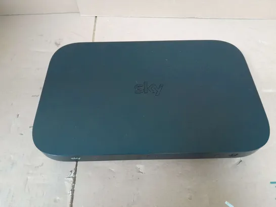 SKY Q DIGITAL BOX