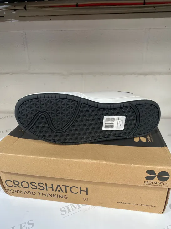 BOXED PAIR OF CROSSHATCH WHITE TRAINERS SIZE 9