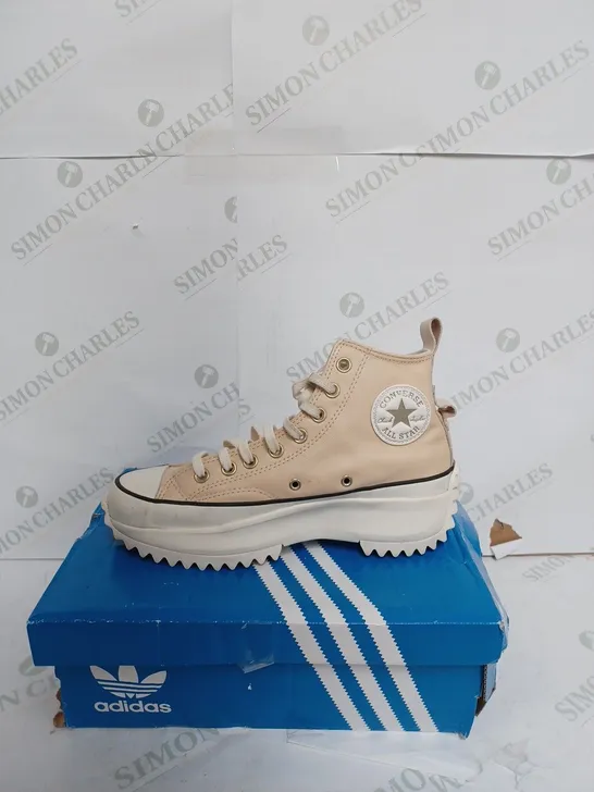 CONVERSE CHUCK TAYLOR SHOES IN TAN - EUR 40