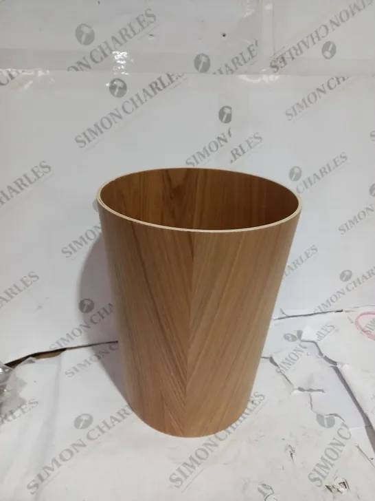 WOODEN PLANTER WITH SHINY FINISH