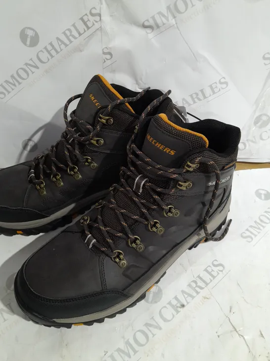 SKECHERS HIKING BOOTS SIZE 9