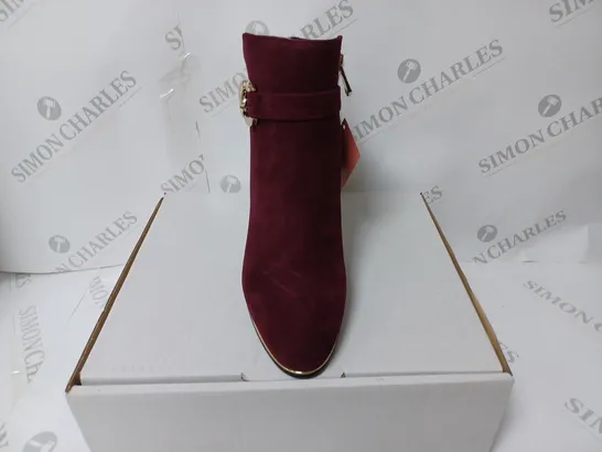 PAIR OF MODA IN PELLE LORI ANKLE BOOTS - BURGUNDY - SIZE 6