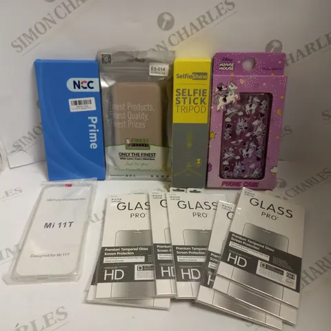 BOX OF APPROX 15 ITEMS TO INCLUDE ASSORTED CASES AND PROTECTIVE SCREEN COVERS FOR VARIOUS PHONES