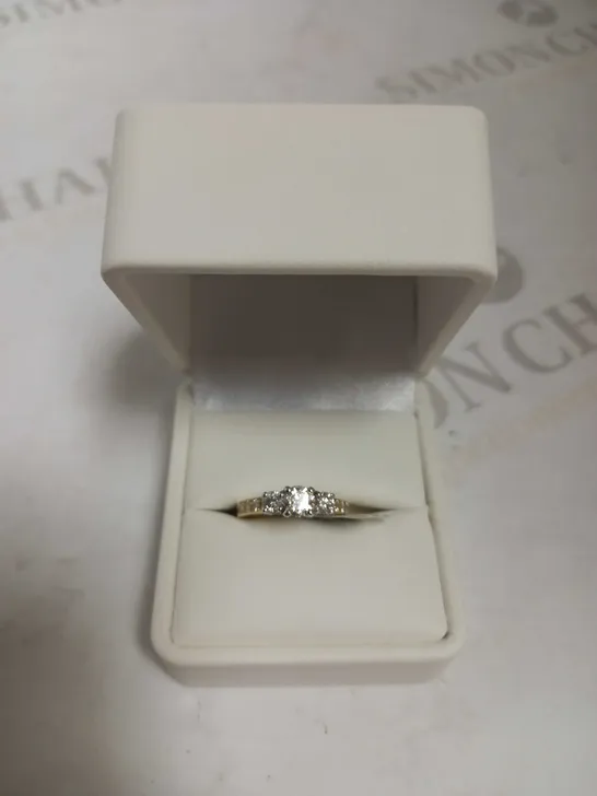 MOISSANITE 9CT GOLD 1 CARAT ROUND BRILLIANT TRILOGY RING WITH STONE SET SHOULDERS SIZE N RRP £700