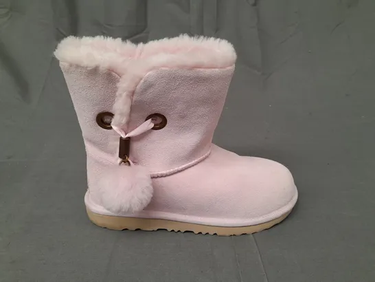 PAIR OF UGG BOOTS IN PALE PINK SIZE UK 3