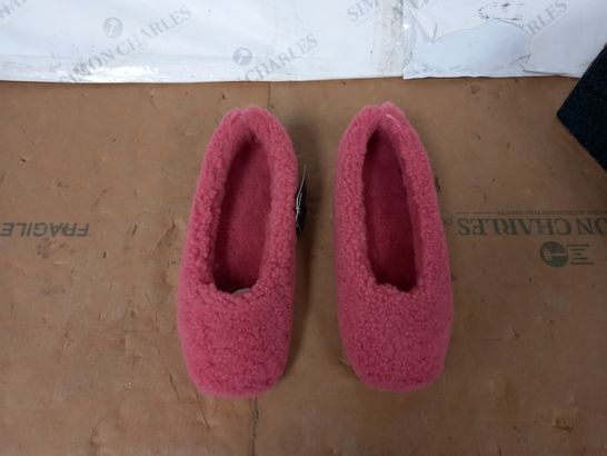 EMU AUSTRALIA MIRA SHOES - MINERAL RED WOOL - SIZE 7