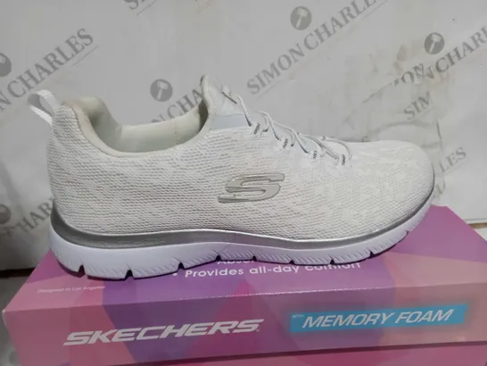 BOXED PAIR OF SKECHERS SUMMITS LEOPARD SPOT BUNGEE SLIP ON WHITE TRAINERS - SIZE 7