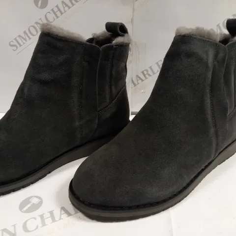 EMU AUSTRALIA DARK GREY BOOTS - 5