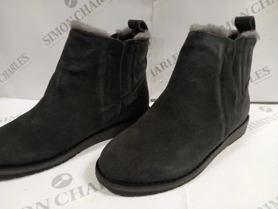 EMU AUSTRALIA DARK GREY BOOTS - 5