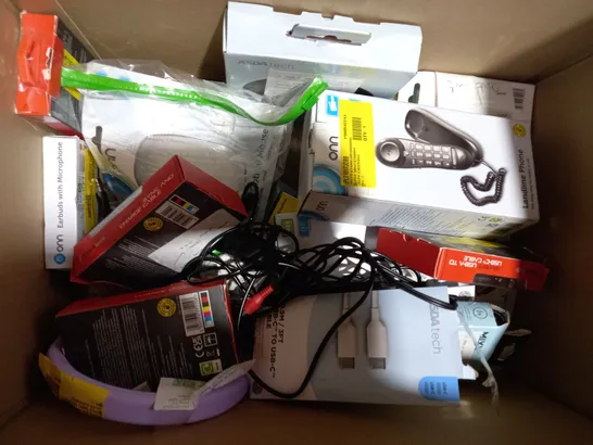 LOT OF APPROXIMATELY 20 ASSORTED HOUSEHOLD ITEMS TO INCLUDE BLACKWEB SYNC AND CHARGE CABLE, ONN DAB+/FM RADIO, ASDA TECH TRUE WIRELESS EARBUDS, ETC