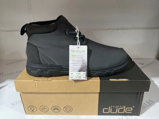 BOXED PAIR OF HEY DUDE CHARCOAL SHOES SIZE 10