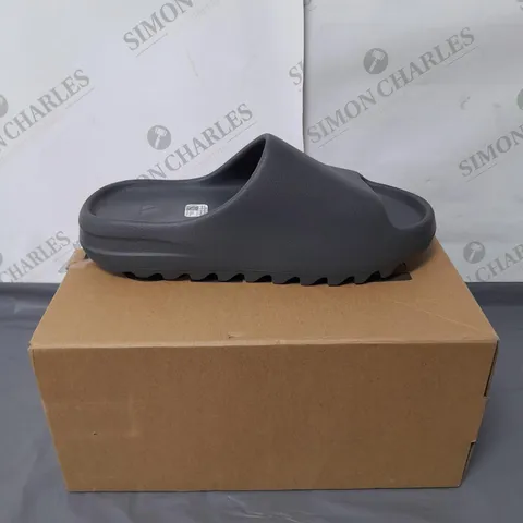 ADIDAS MENS GREY SLIDERS SIZE 9