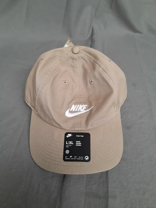 NIKE BEIGE CLUB CAP