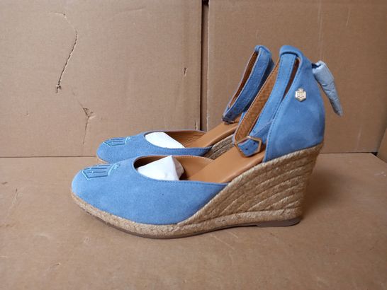 BOXED PAIR OF FAIRFAX & FAVOR WEDGES (BLUE), SIZE 4 UK