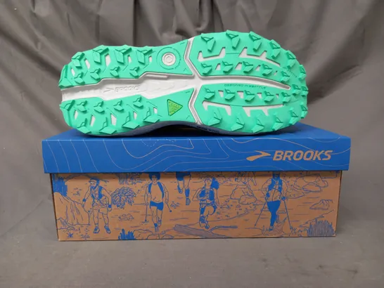 BOXED PAIR OF BROOKS CALDERA 7 SHOES IN LEMON/BLACK/GREEN UK SIZE 10.5