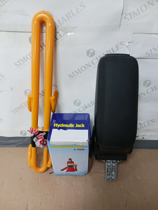  APPROXIMATELY 20 ASSORTED CAR ITEMS TO INCLUDE WHEEL LOCK - ARM REST AND 5 TON HYDRAULIC JACK  / COLLECTION ONLY 