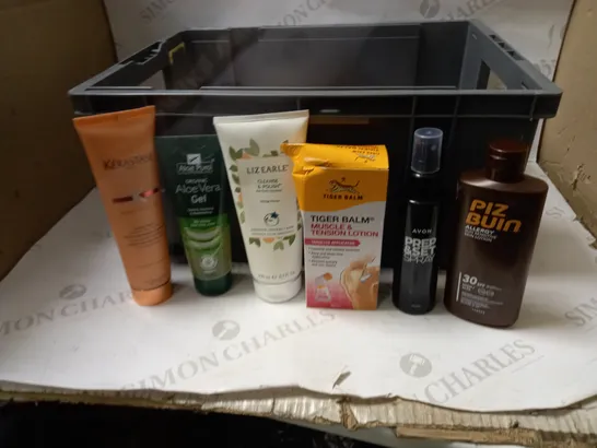 BOX OF APPROX. 20 ASSORTED HEALTH AND BEAUTY ITEMS TO INCLUDE: KERASTASE PARIS, LIZ EARLE & AVON