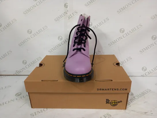 BOXED PAIR OF DR MARTENS 1460 PASCAL ANKLE BOOTS IN LILAC UK SIZE 6