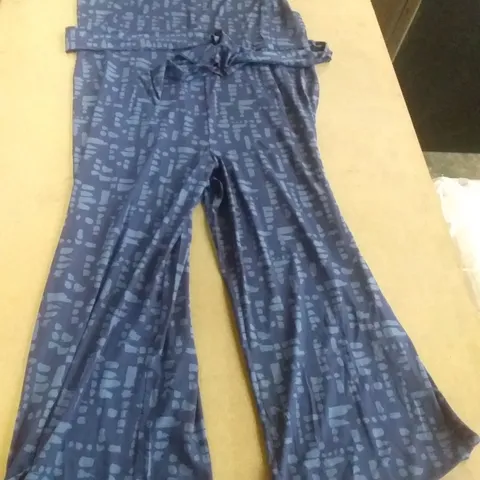 BOX OF APPROXIMATELY 9 BRAND NEW HALSTON CROP JUMPSUITS BLUE - SIZE XL