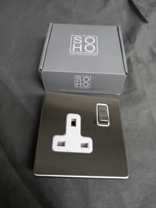 BOXED SOHO LIGHTING BRUSHED CHROME 1 GANG DP SOCKET WHITE INS 13A SCREWLESS