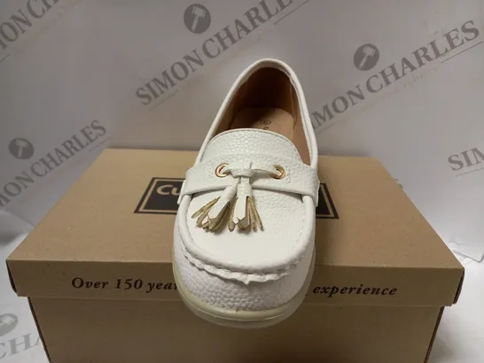 BOXED CUSHION WALK TASSLE LOAFERS, WHITE - SIZE 6