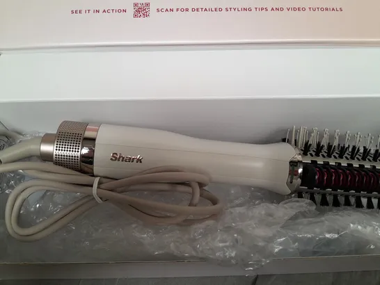 BOXED SHARK SMOOTHSTYLE HOT BRUSH & SMOOTHING COMB